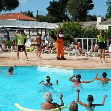Camping 4 Etoiles - Piscine - Efciab * Soullans
