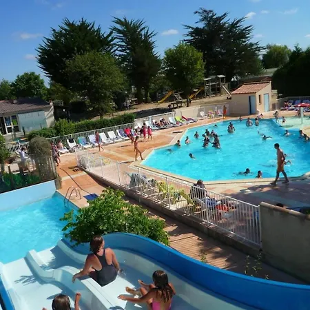 Zecamping 4 Etoiles Familial Pet Friendly Restaurant Et Espace Aquatique Campismo de Luxo *