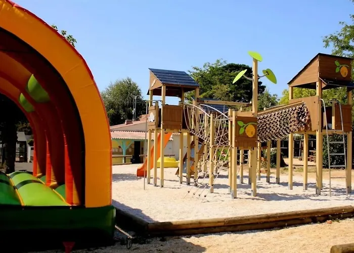 Kemp 4 Etoiles - Piscine - Efciab Soullans